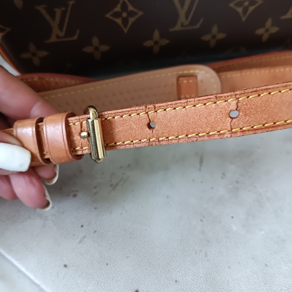 ✨️ Louis Vuitton EUC Blois Crossbody Bag Monogram Vintage 2003  ✨ - Picture 14 of 17